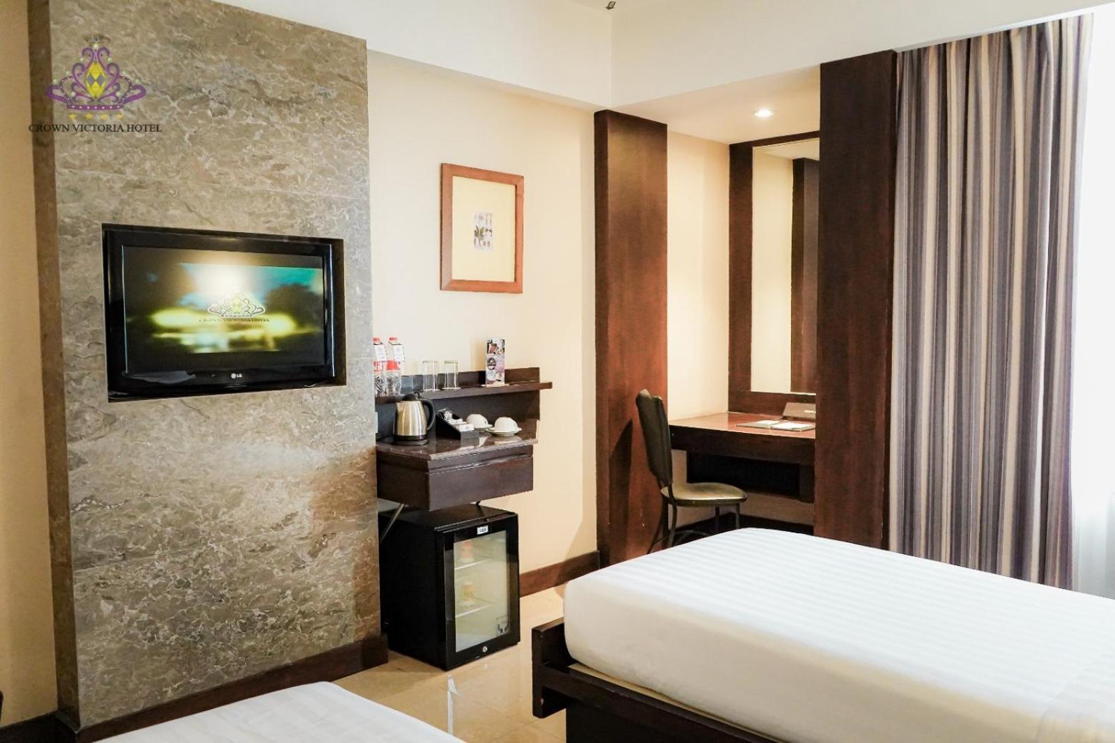 Crown Victoria Hotel Tulungagung Exterior photo