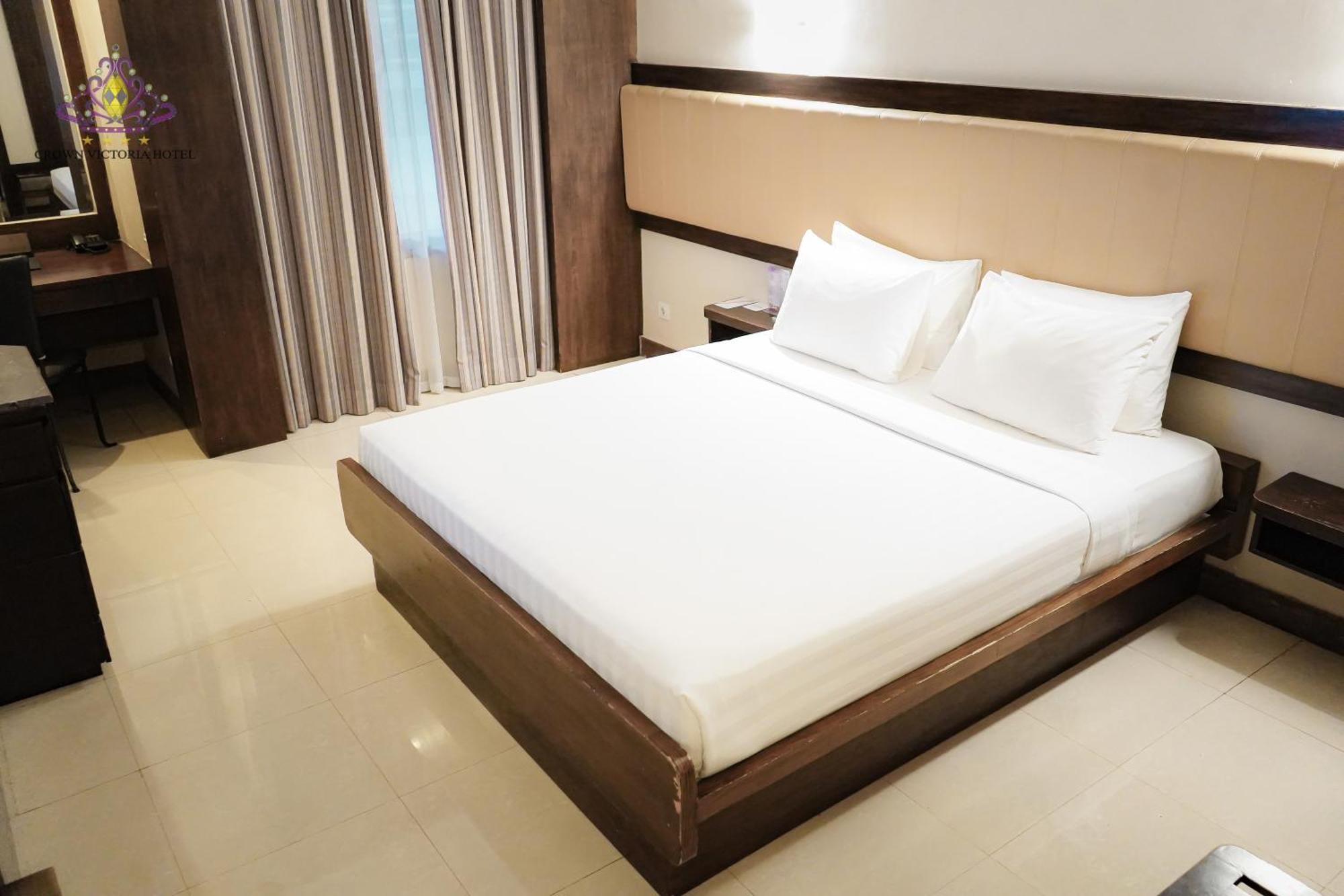 Crown Victoria Hotel Tulungagung Exterior photo