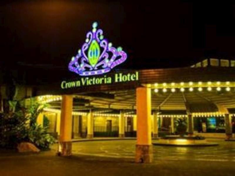 Crown Victoria Hotel Tulungagung Exterior photo