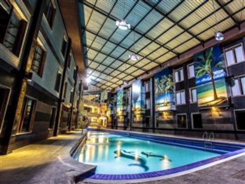 Crown Victoria Hotel Tulungagung Exterior photo