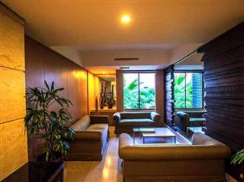 Crown Victoria Hotel Tulungagung Exterior photo